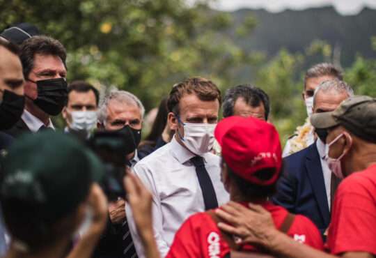 Emmanuel Macron lors d'une visite en Polynésie française.