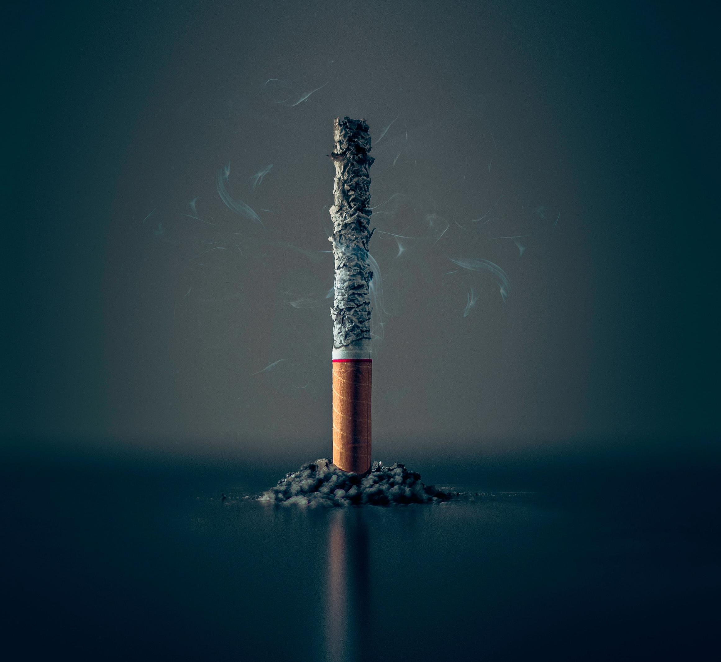 Cigarette brûlant.