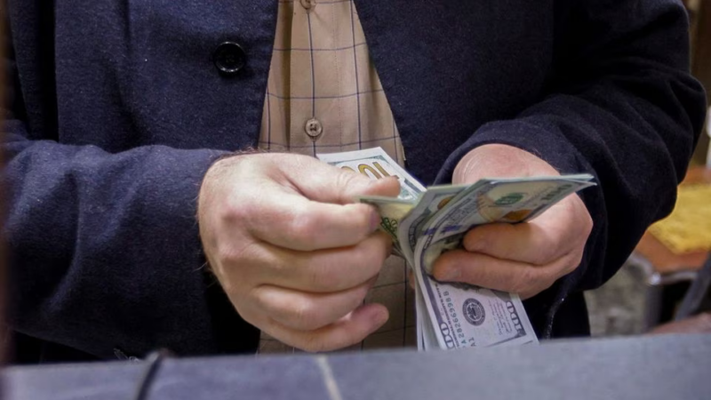 La Banque centrale irakienne veut restreindre l’accès au dollar en espèces
