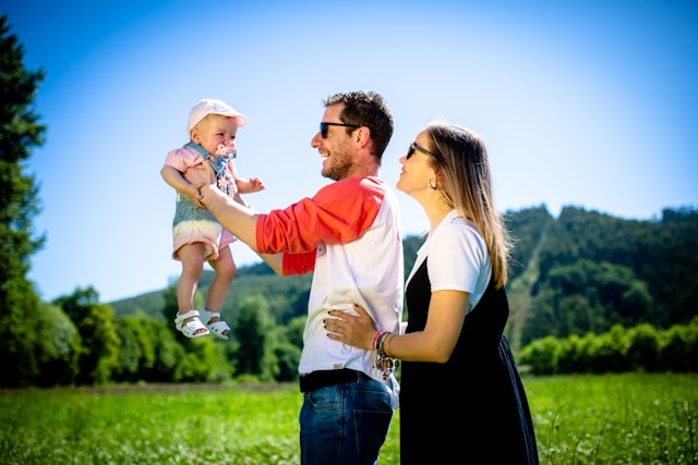 Congé de naissance : un premier pas, mais une réponse insuffisante ?